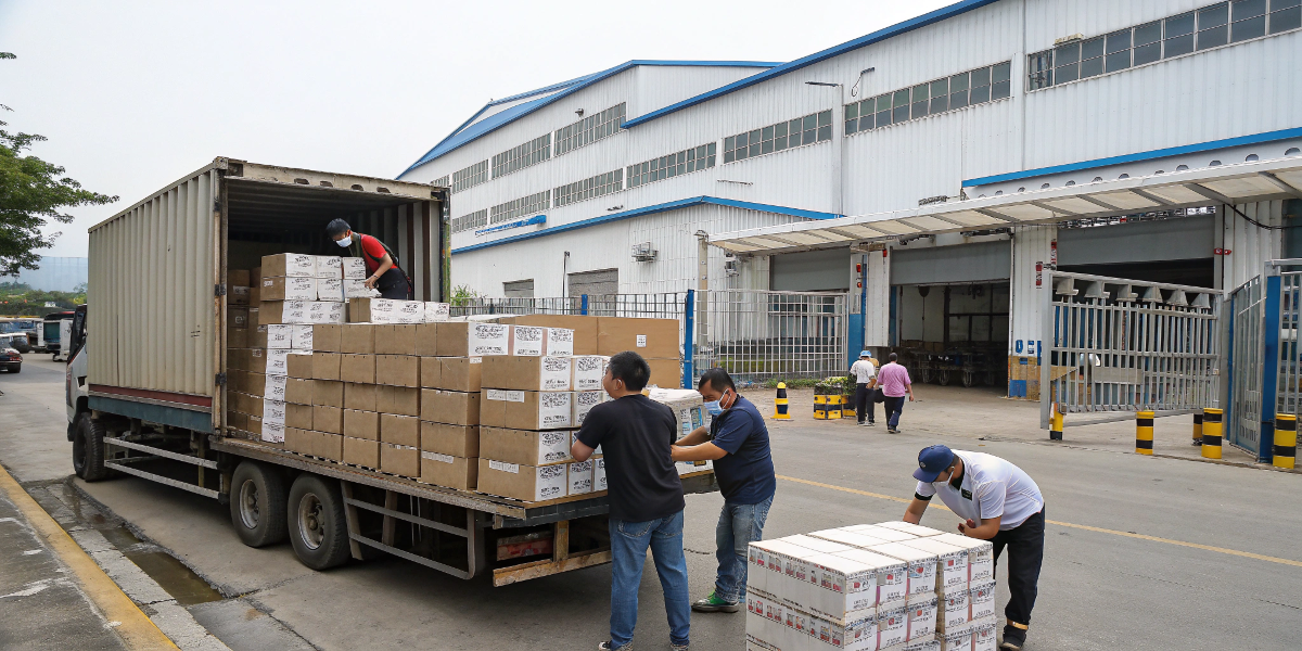 Cosmetic Bag Logistics and Shipping
